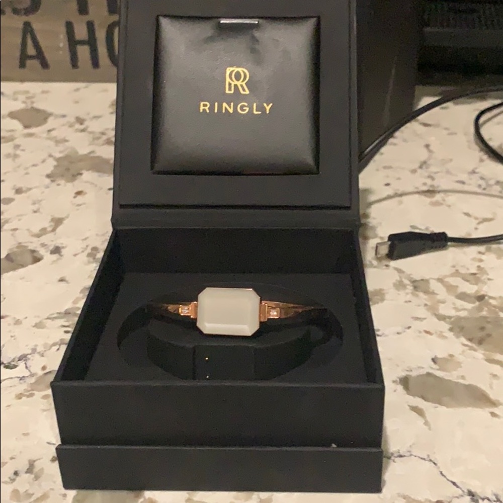 Ringly Rose Gold mother of pearl stone Size S/M